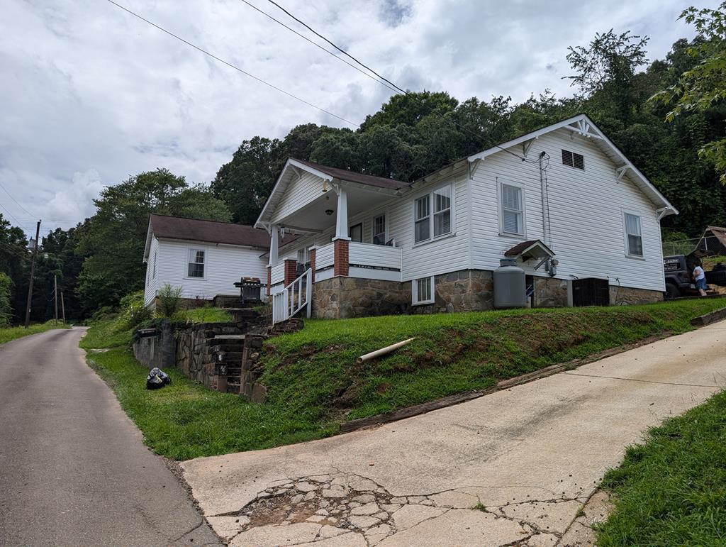 80 Grand Central Avenue